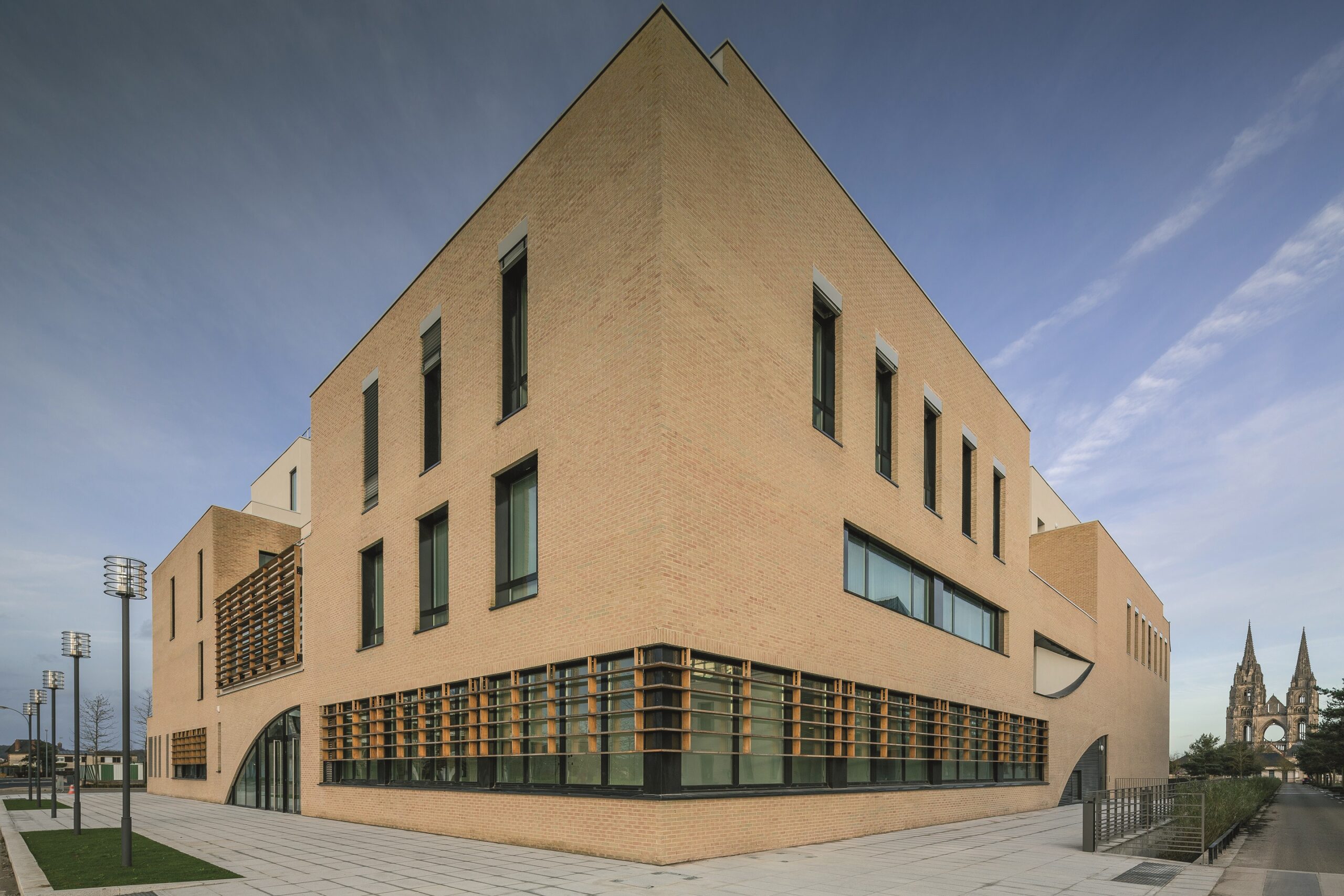 Cité de la Musique et de la Danse // Maîtrise d’ouvrage : Communauté d’Agglomération du Soissonnais // Maîtrise d’œuvre : Henri Gaudin, architecte mandataire – Bruno Gaudin, architecte associé // © Antonio Martinelli